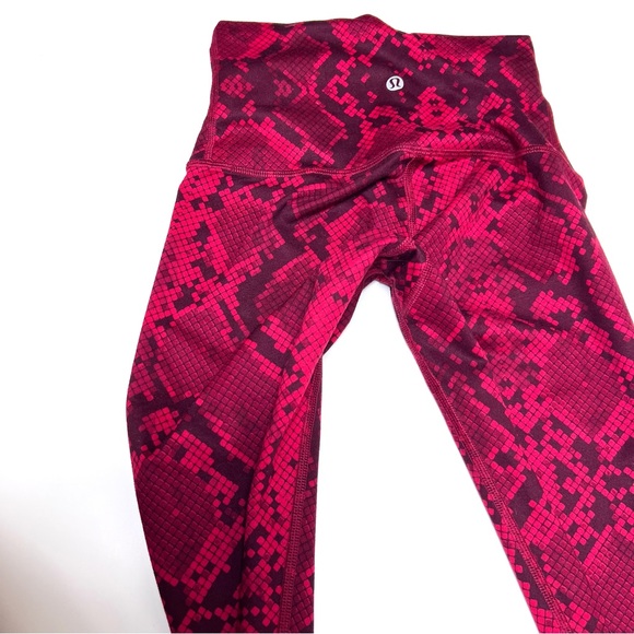 Lululemon red animal print leggings size 2 - Picture 4 of 6